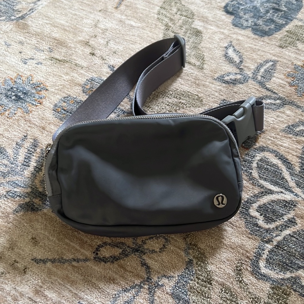 Lululemon Everywhere Belt Bag